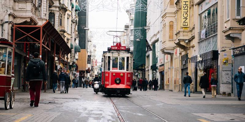 冰岛自驾环岛全攻略：黄金圈、冰川徒步与极光追寻的终极指南